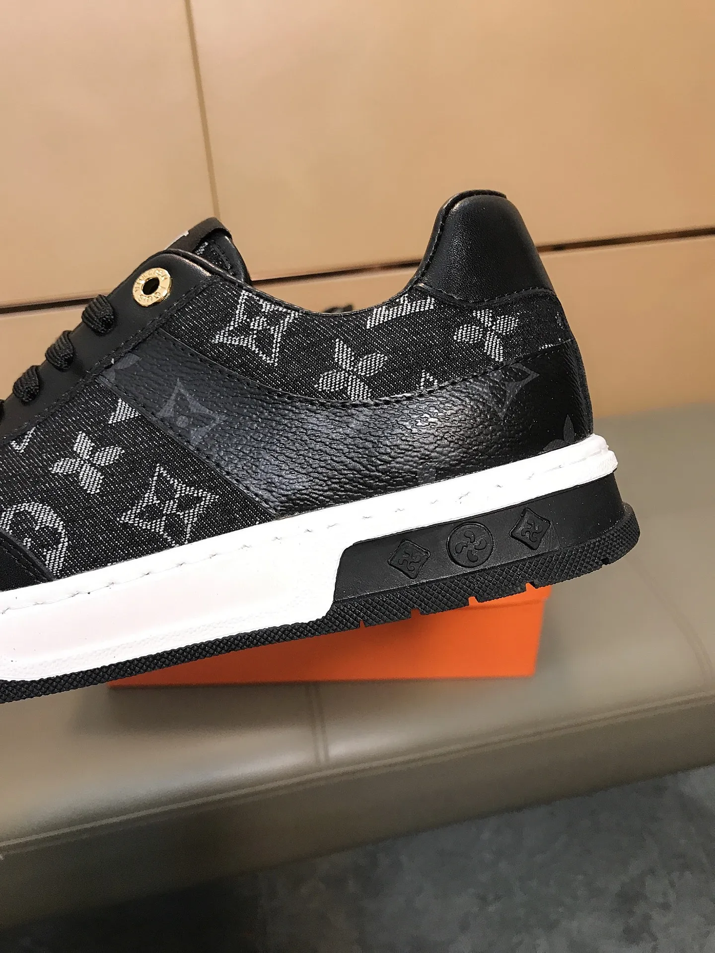 Factory price 400 💰👟👟Louis Vuitton LV ® 🆕New men's casual shoes, 🔛The upper is made of cowhide + brand printed leather splicing design, breathable lining + sheepskin feet, wear-resistant and non-slip outsole, a must-have for driving! Number: 38-44……